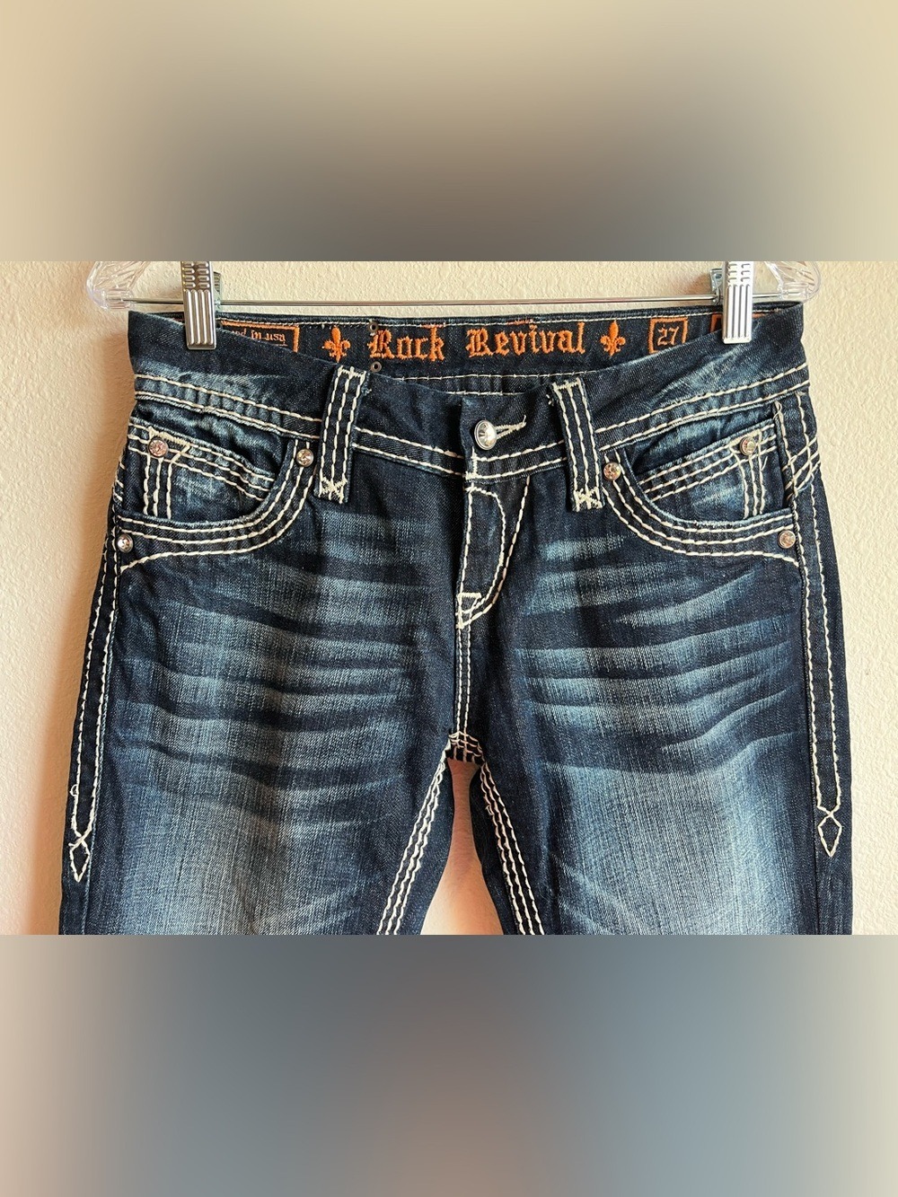 Rock Revival Women Sz. 27 LIZ Easy Bootcut Jeans w/ White Stitching & Rhinestone